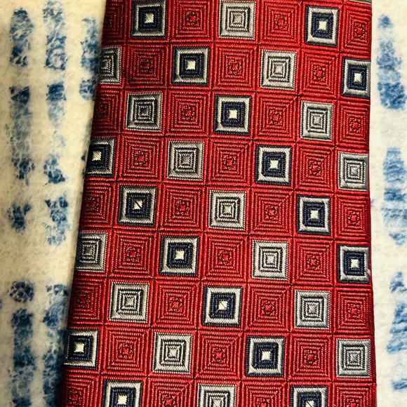 Child’s Tie-zipper adjustable, one size, approximately 14”, Dillards Class Club - Picture 2 of 5